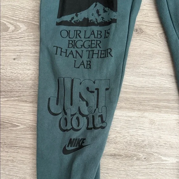 Nike Open Air Performance Men's Club Fleece Cuff Pants - Green - Picture 8 of 12